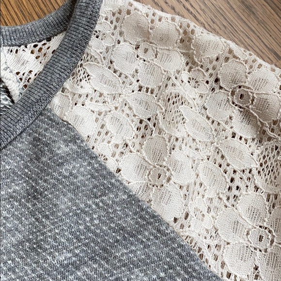 Women’s top with crocheted sleeves, size small - Picture 2 of 4